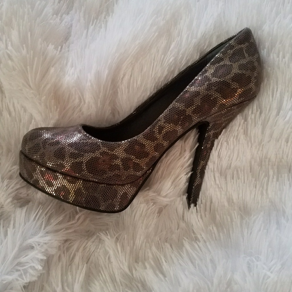 Heels - Picture 2 of 2